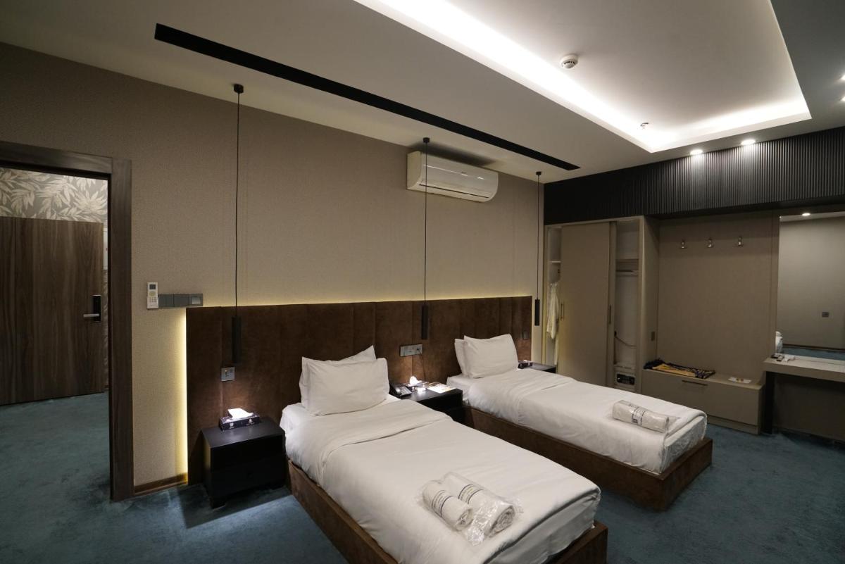 Dragon Hotel - Housity