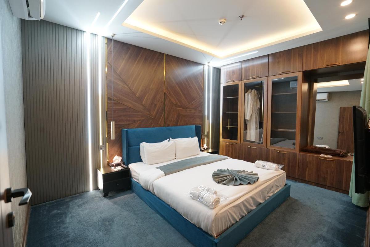 Dragon Hotel - Housity