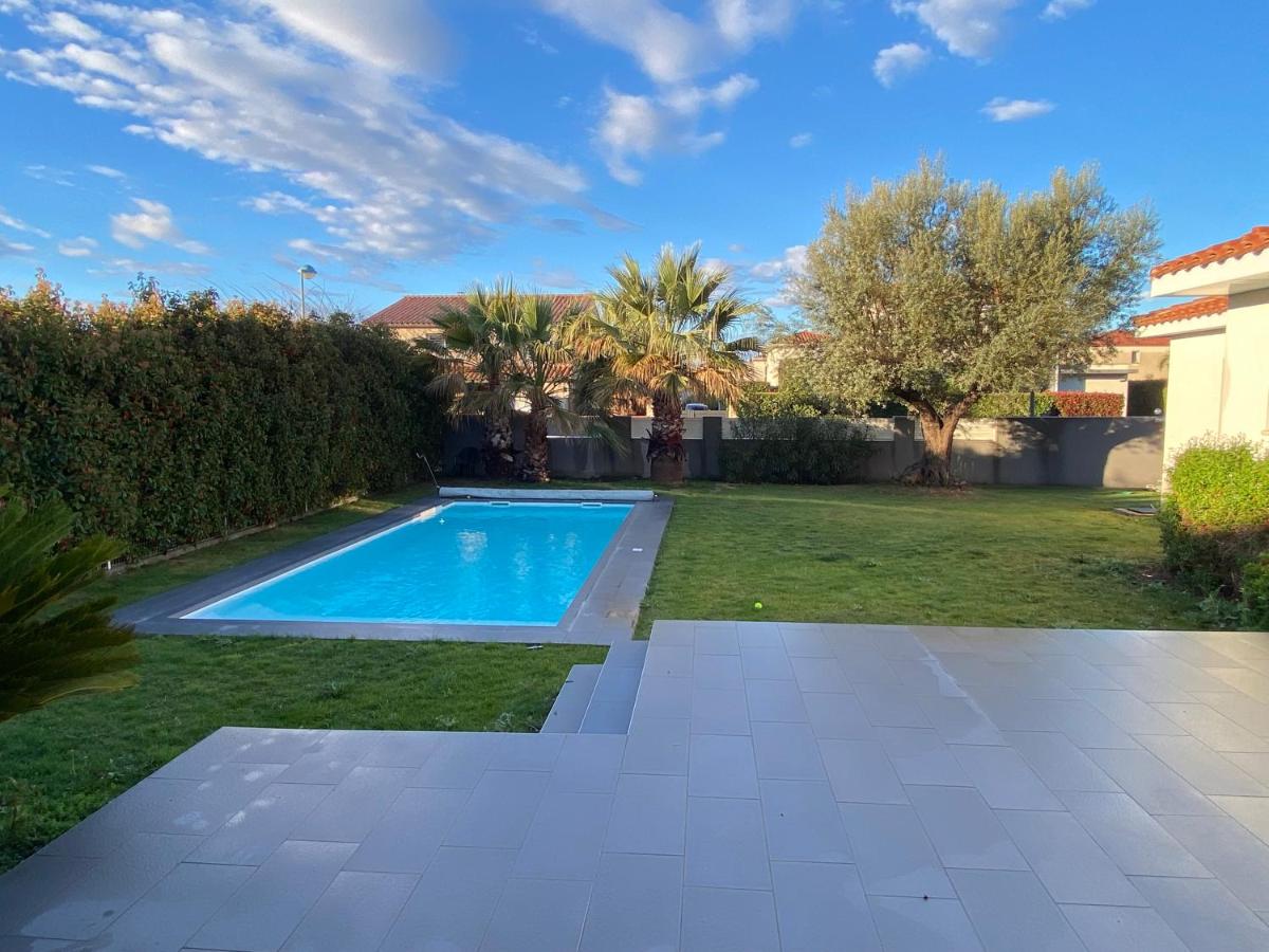 Villa 4faces 180 m2 habitables sur 950 m2 de jardin, salon salle à manger cuisine ouverte 70 m2 , cuisine d été couverte, terrasse 80 m2, piscine 10 m par 4 m, 1 chambre parentale 3 chambres,2 salles de bains - Housity
