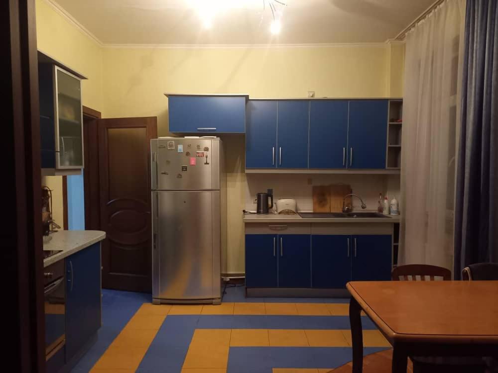 Prostornaia 3kh komnatnaia kvartira v bishkeke - Housity