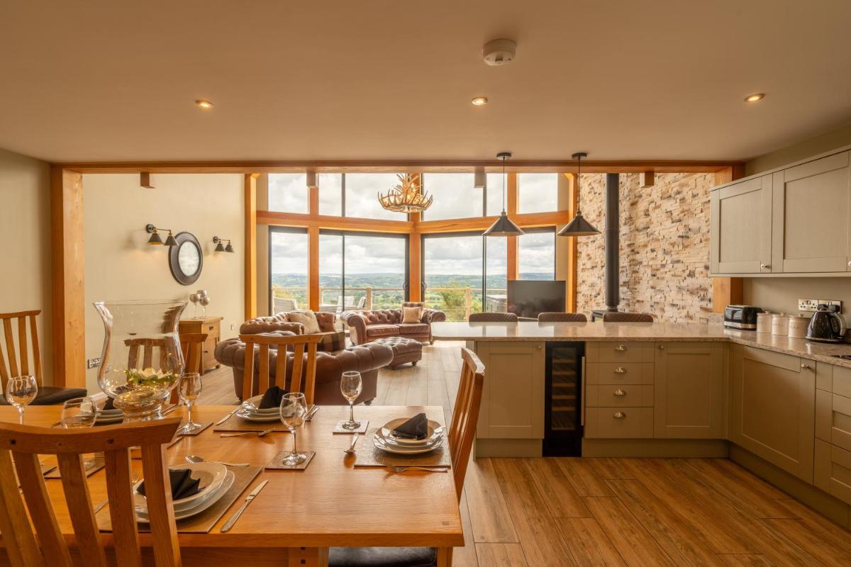 Valley View Luxury Lodges Gamekeepers 4 Bedroomed - Housity