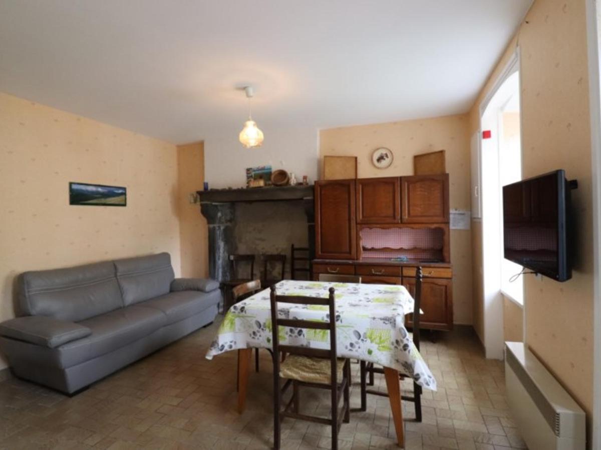 Gîte charmant 4 pers avec jardin, Leyvaux, près Parc Volcans, circuits pédestres, TV, animaux acceptés - FR-1-742-95 - Housity