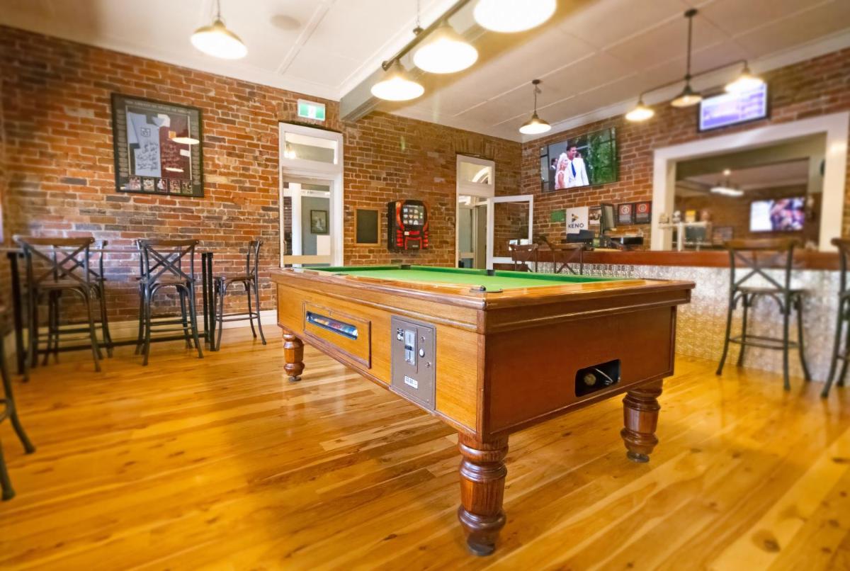 Royal Hotel Guyra - Housity