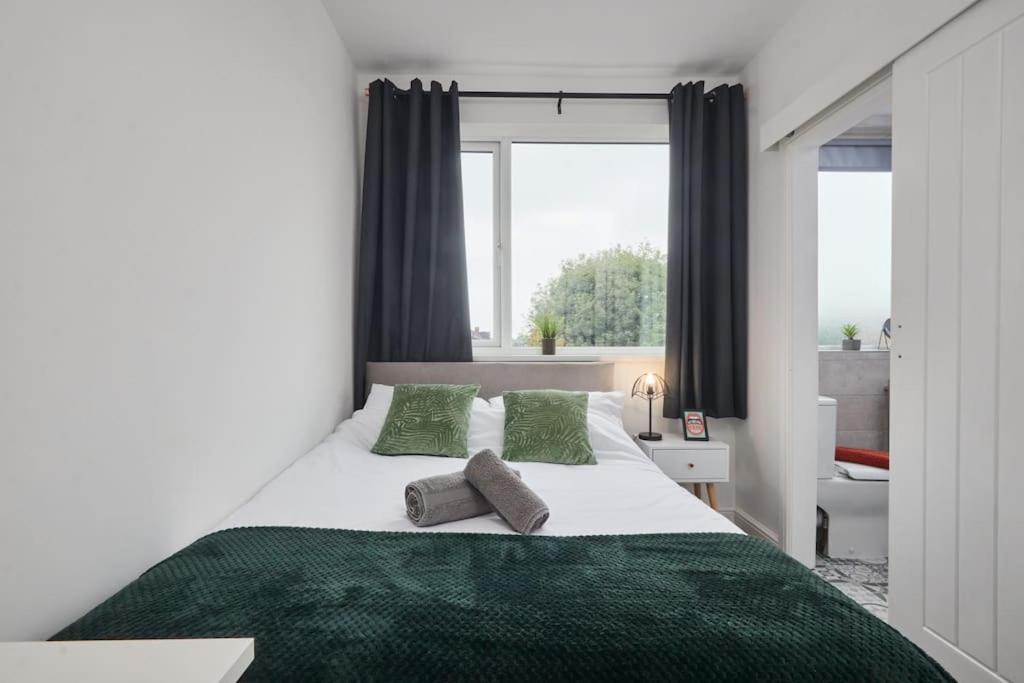 Haw Hill House - modern 4 bed - Housity