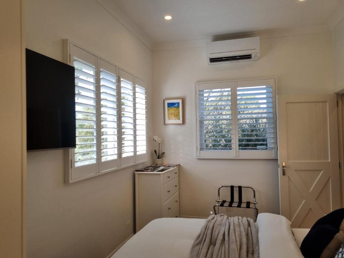 Winemakers Cottage at Treetops Red Hill - Housity