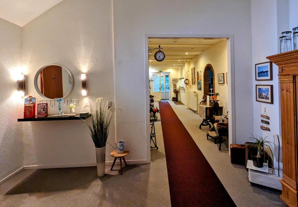 Hotel Schweizerhaus - Housity