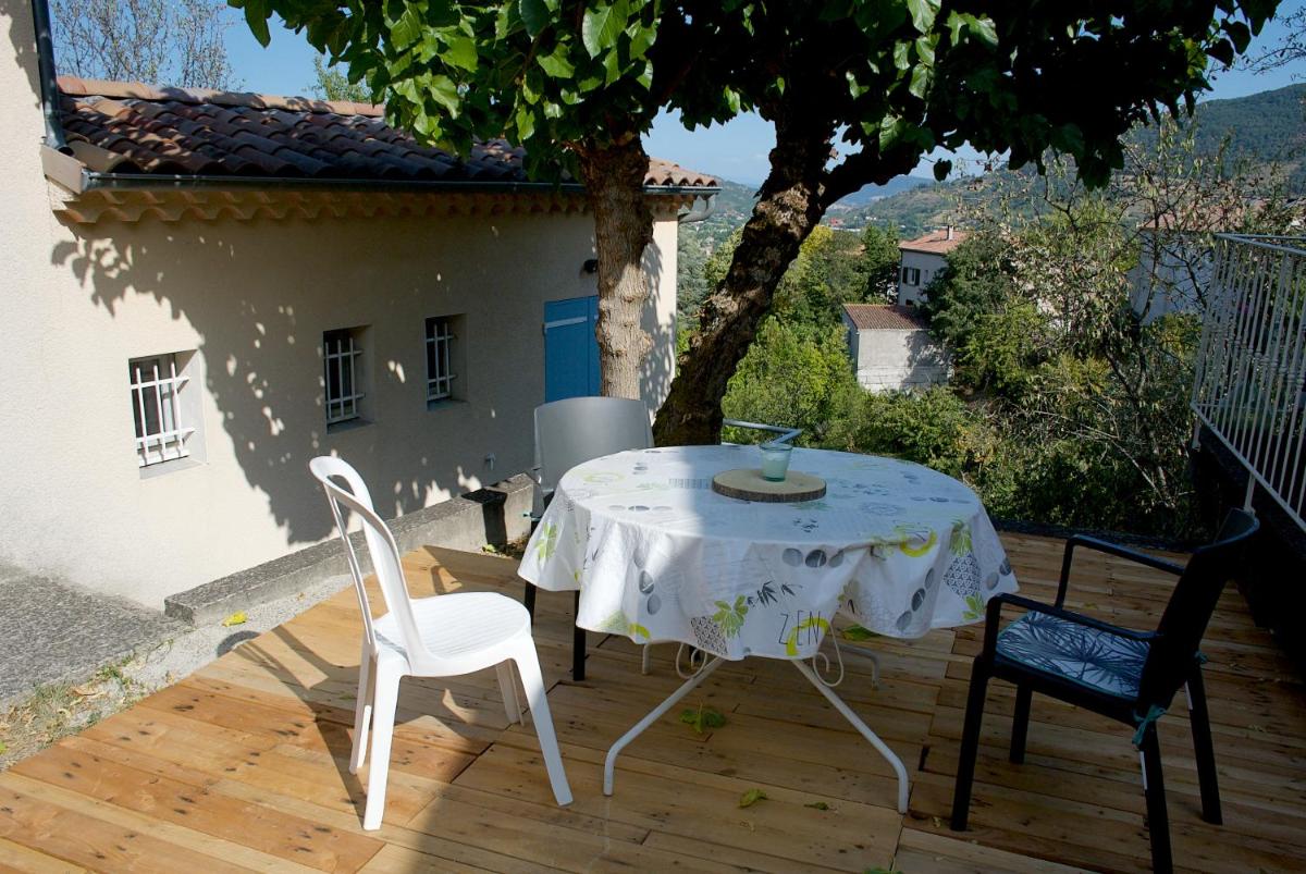 Nid douillet - LES FARGETTES - superbe vue - charmante petite maison avec jardin - 2 pièces à Privas - Housity