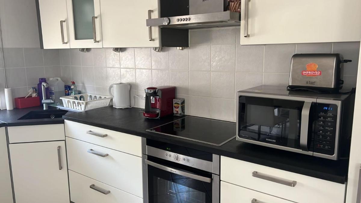 Suitetrails - Spacious and Fully Equipped 3 bedrooms Flat 10mins to Airport Free Parking Luxembourg Top Customer Service