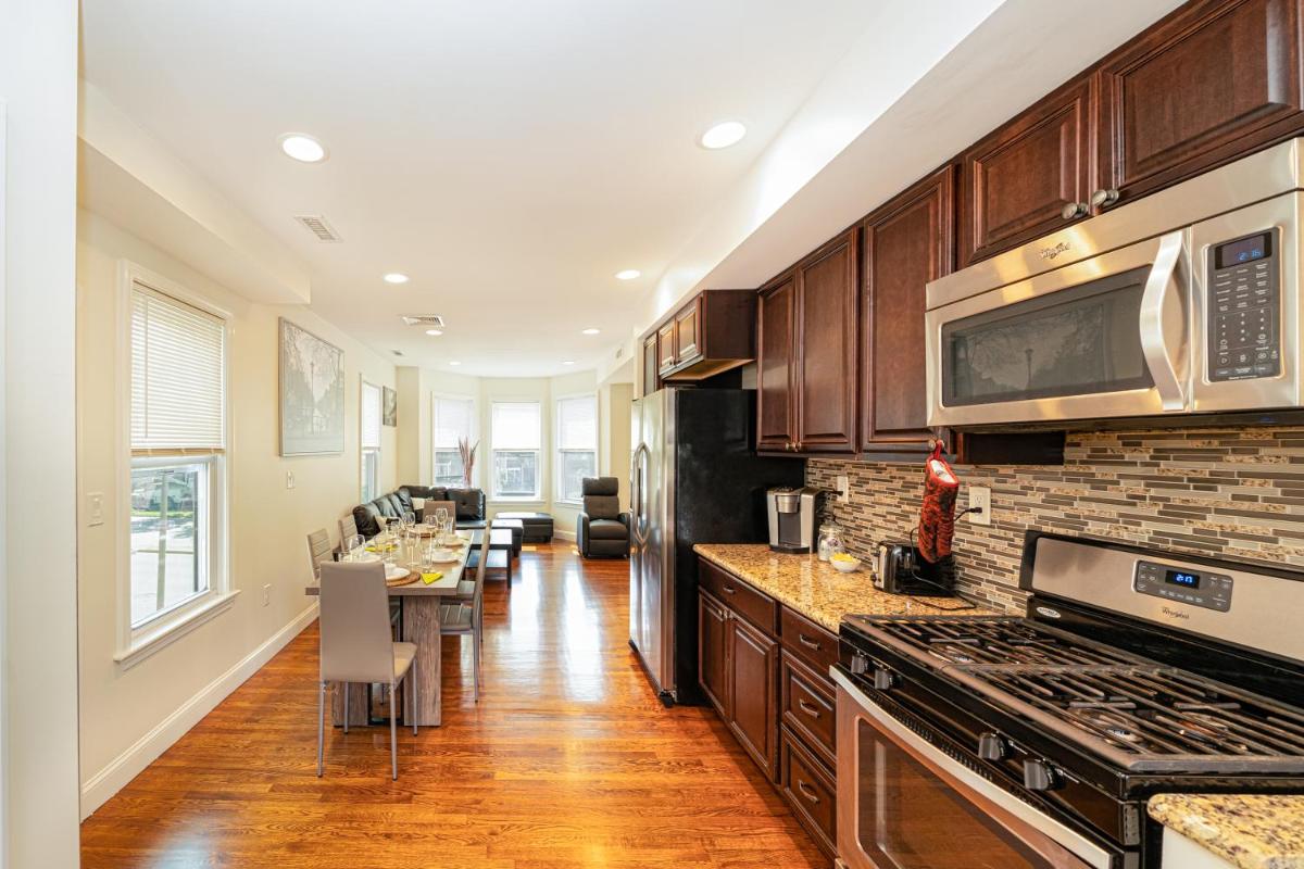 988 New! Boston Bliss - Cozy & Lovely Getaway - Housity