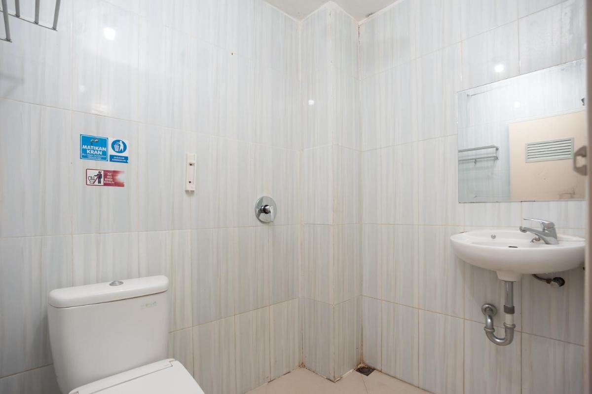 Suitetrails - AVA Guesthouse Mitra RedDoorz Lampung