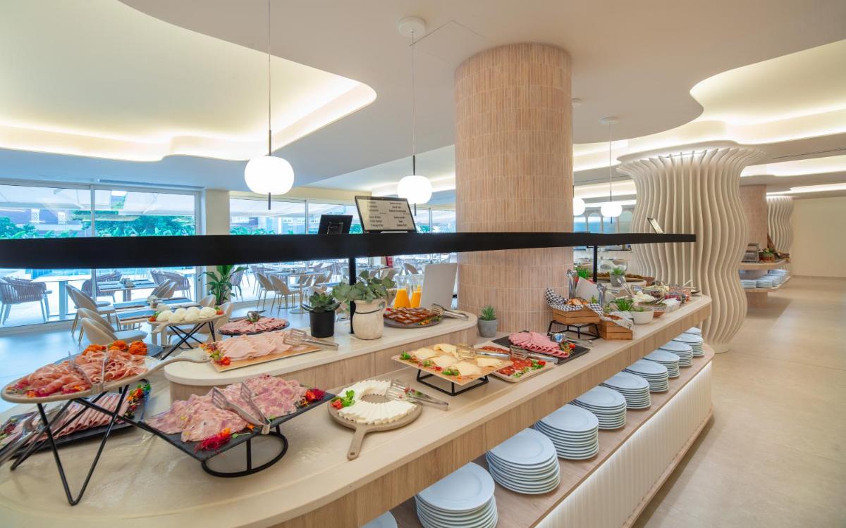 Comida en o cerca de este hotel