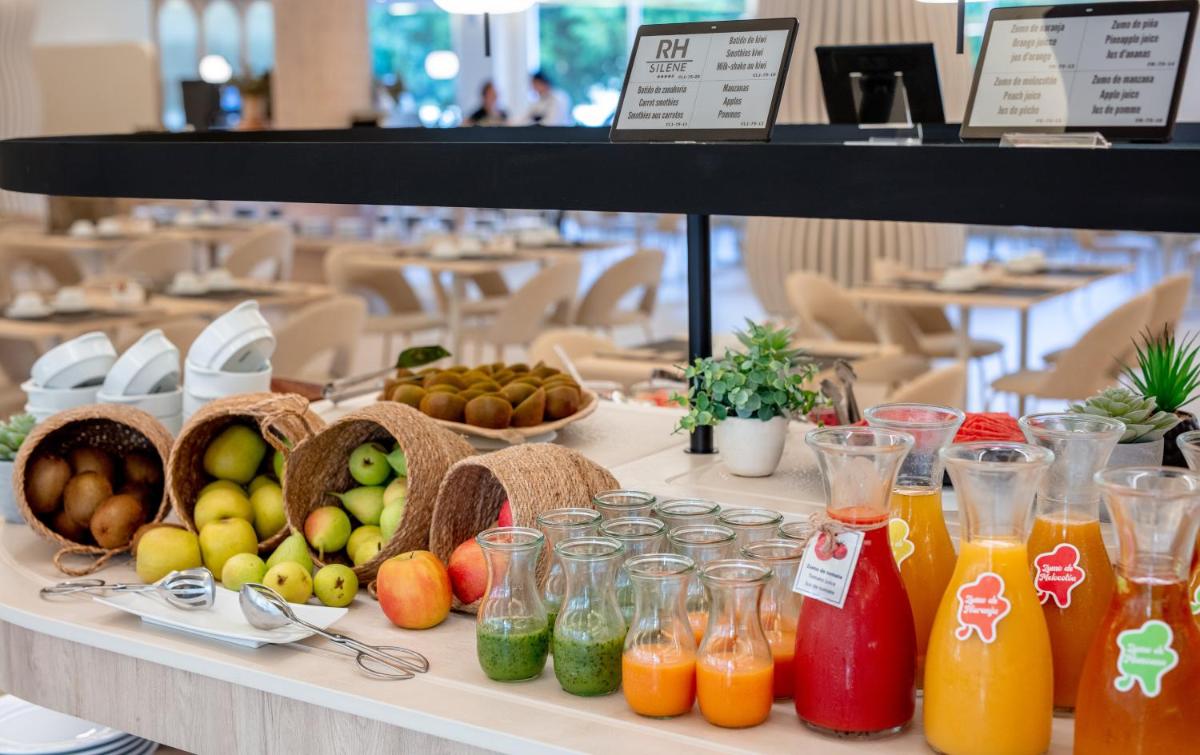 Comida en o cerca de este hotel