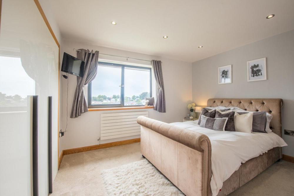 Seren Las, Tenby - Housity