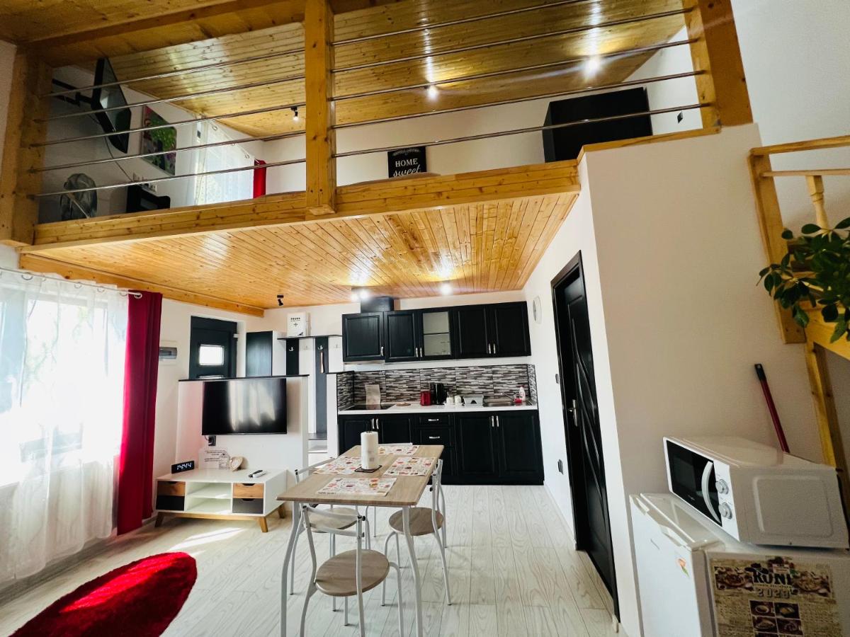 Reny's Studio Apartments -Hiperbara - Housity