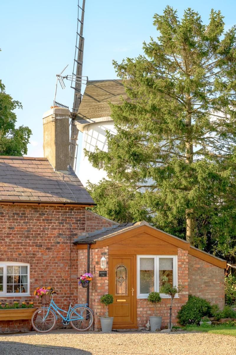 Saughall Mill Farm Cottage - Housity