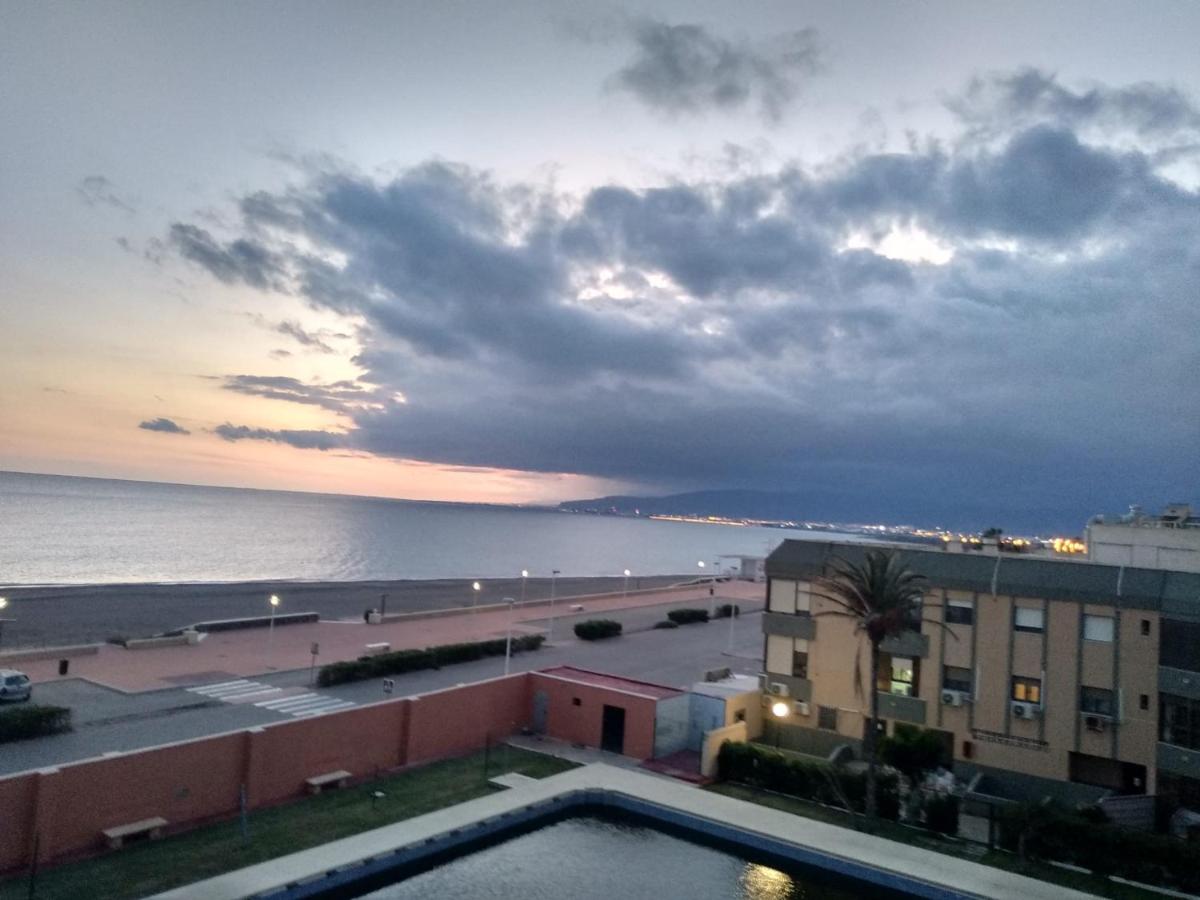 Primera línea, magníficas vistas al mar y a la playa - Housity