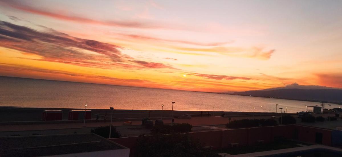 Primera línea, magníficas vistas al mar y a la playa - Housity