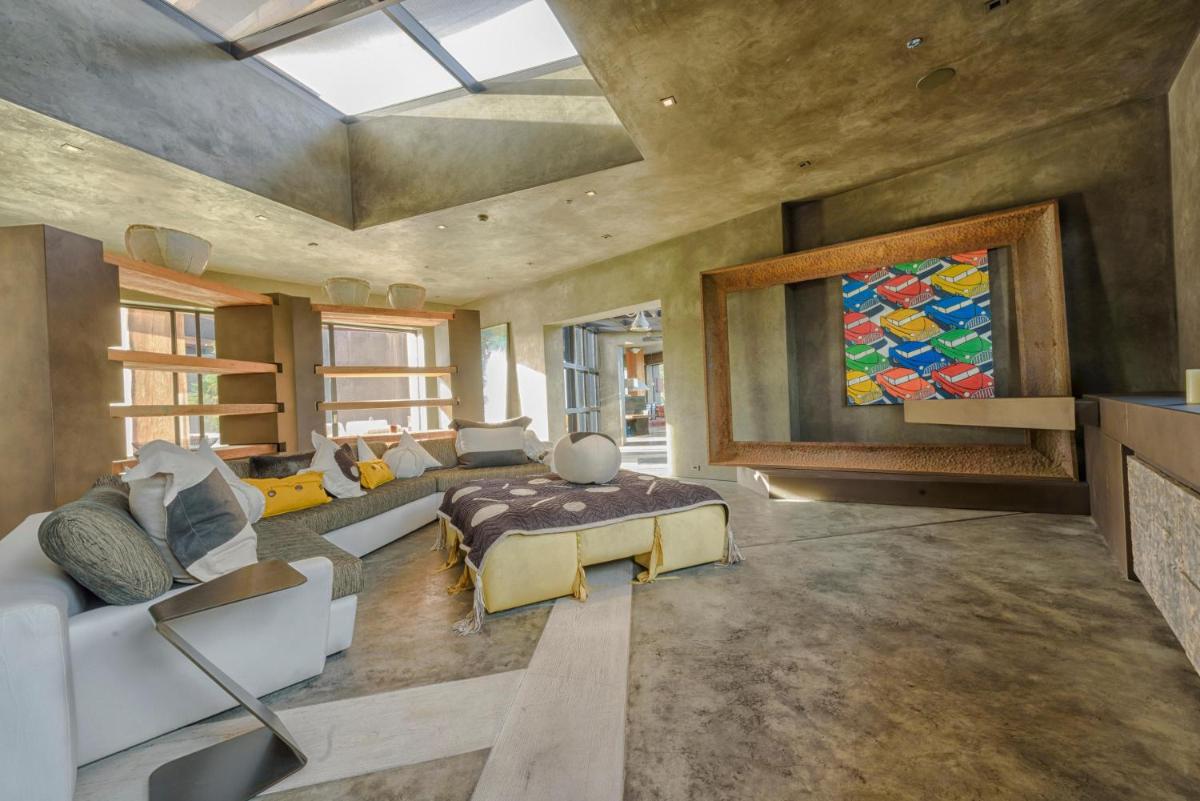 LX21: 360 Ocean View - Housity