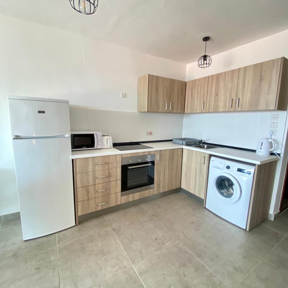 F1 2 St Julians, Private room, bathroom & living shared - Housity