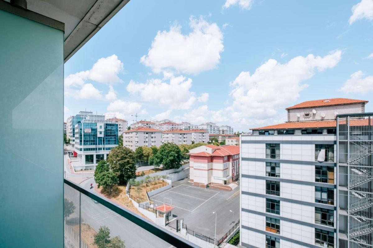 Cozy Studio Flat w Balcony 10 min to Marmara Forum - Housity