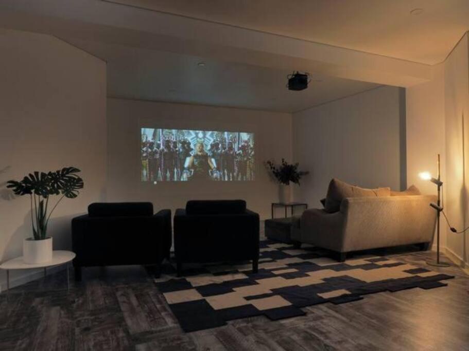 Luxury Thirroul Resort Home Pool Spa Home Theatre - Housity