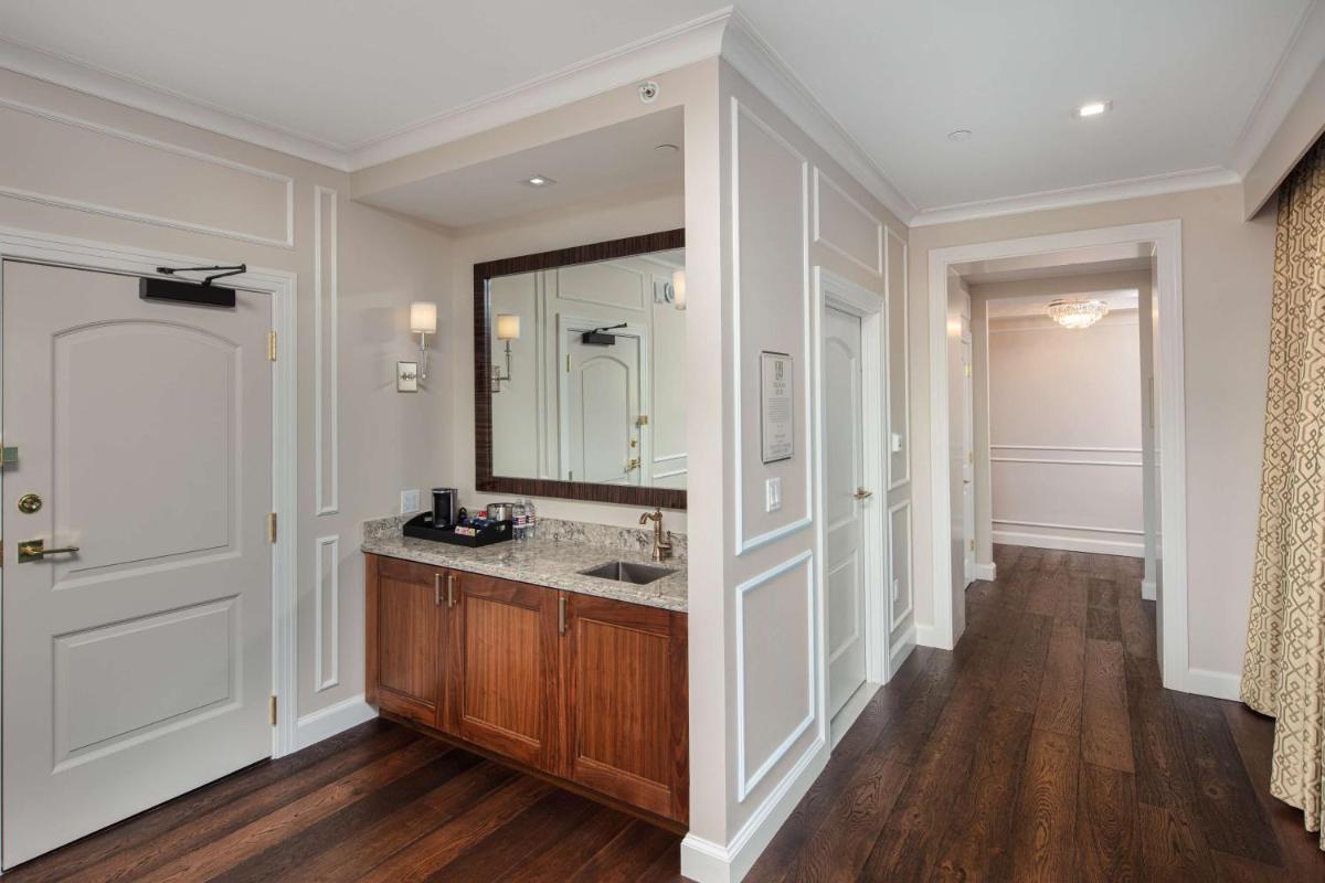 The Higgins Hotel New Orleans, Curio Collection by Hilton - Hizvo