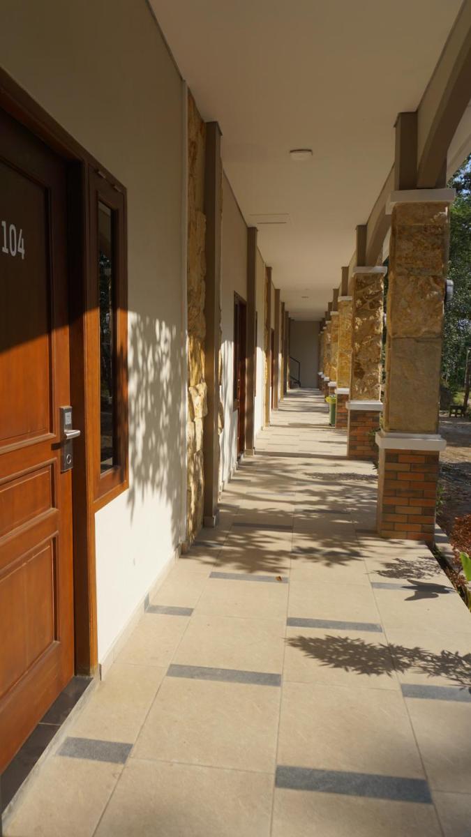 BERINGIN VIEW HOTEL & RESORT - Housity