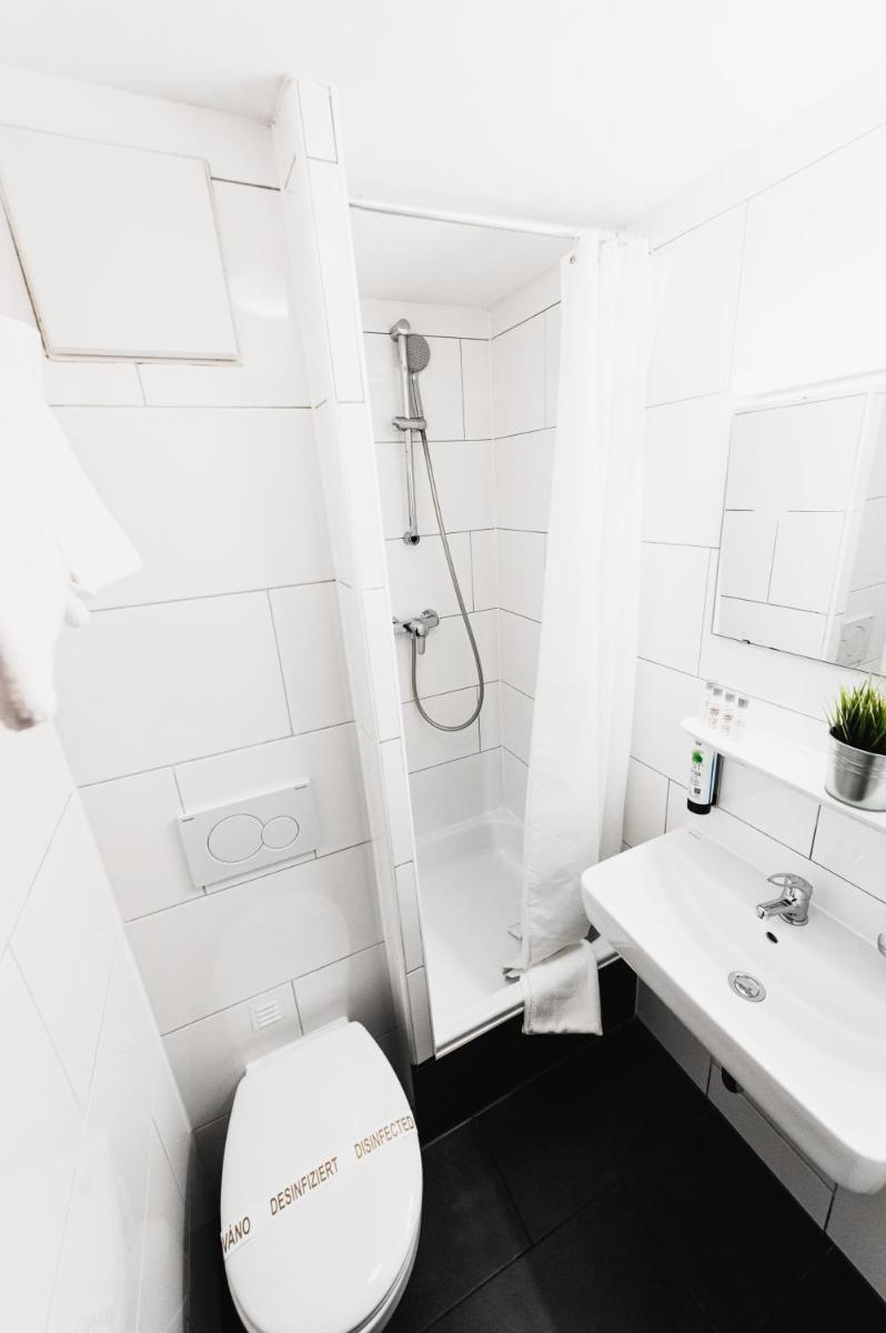 City Hotel Fellbach 24H CHECK-IN - Housity
