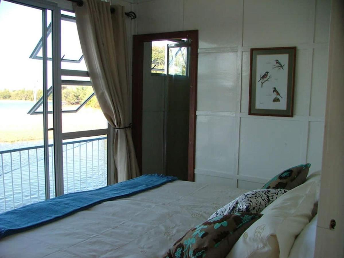 Houseboat with aircon and splash pool - 2128 - Housity