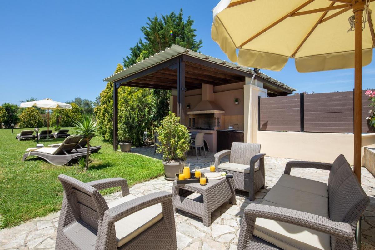 Peroulades Luxury Villa - Housity