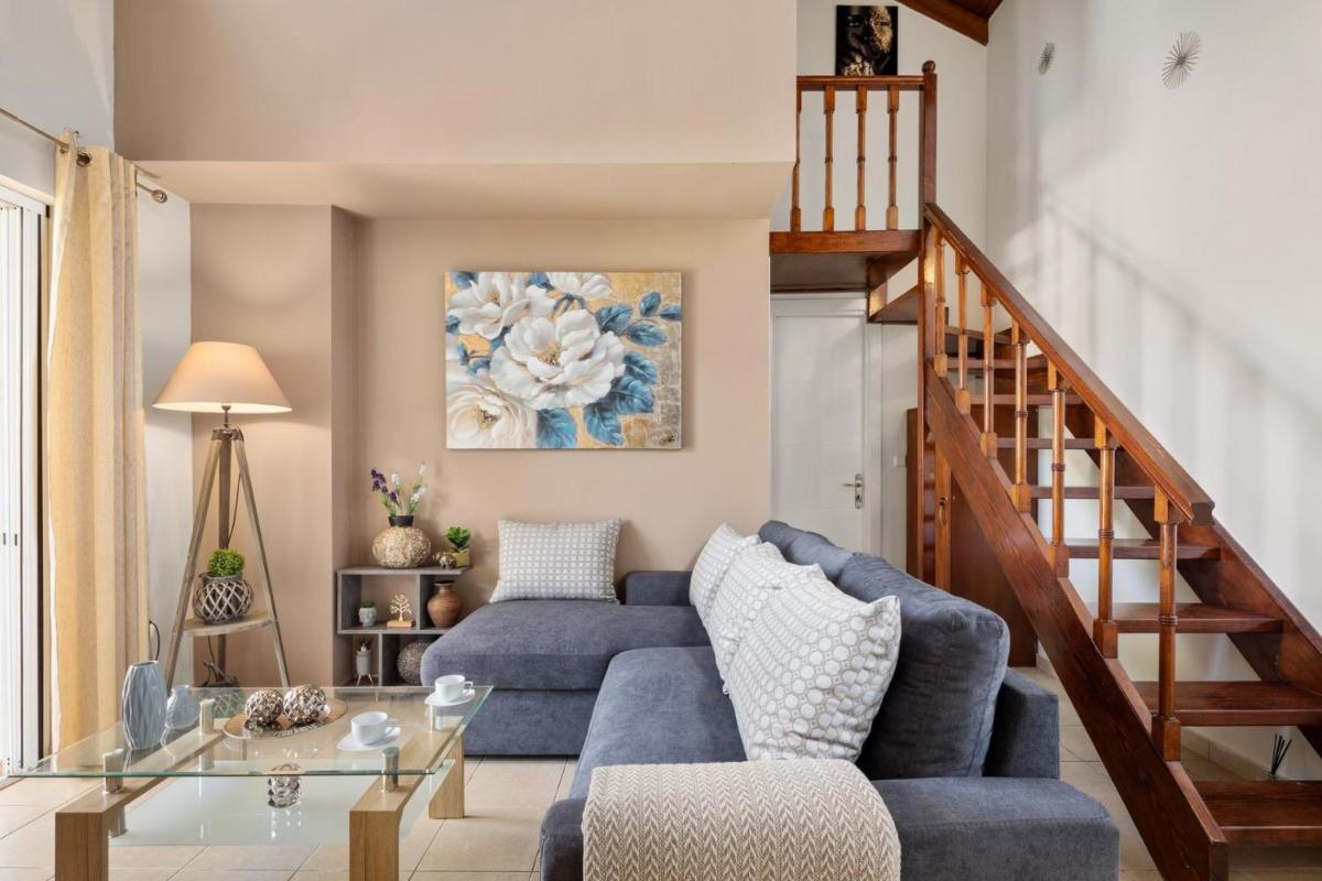 Peroulades Luxury Villa - Housity