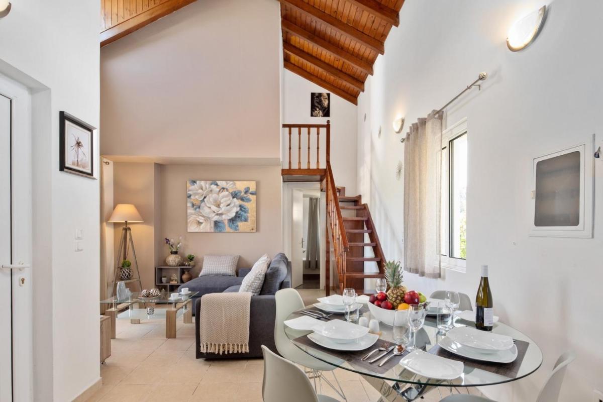 Peroulades Luxury Villa - Housity