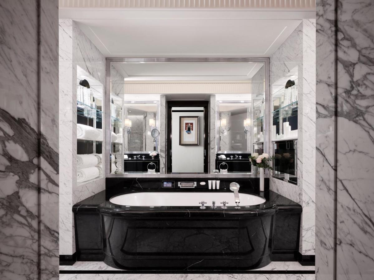 Coin salon dans l'établissement The Peninsula Paris