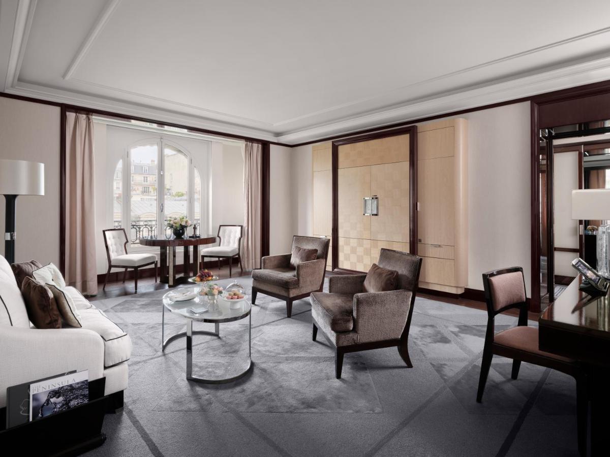 Coin salon dans l'établissement The Peninsula Paris