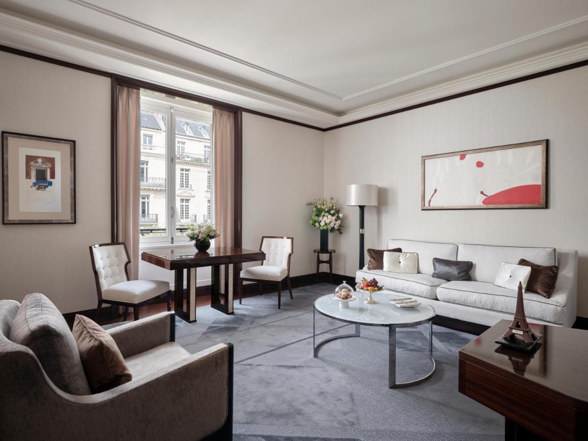Coin salon dans l'établissement The Peninsula Paris