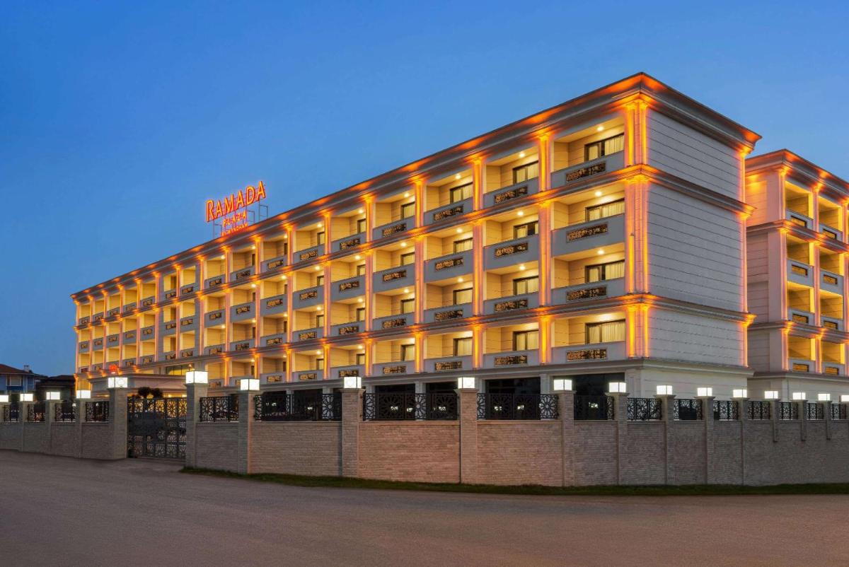 Ramada Plaza by Wyndham Silivri - Housity