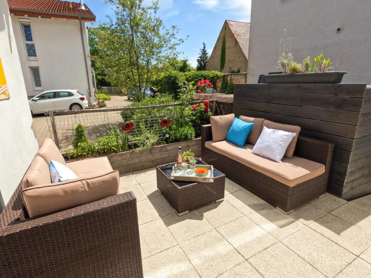 Parterre Lounge mit Terrasse -Nähe Karlsruhe & KIT - ohne Treppen -barrierefreie Dusche - Housity