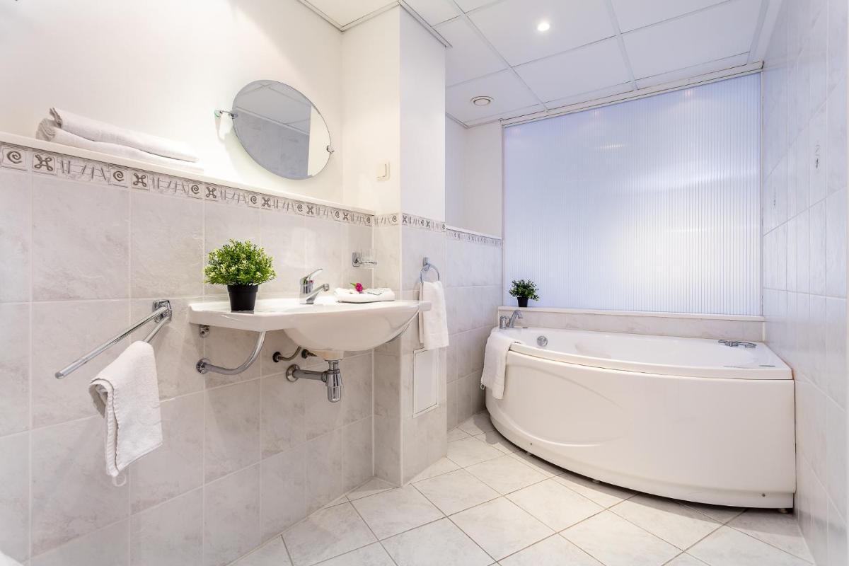 Hotel Dzingel - Housity