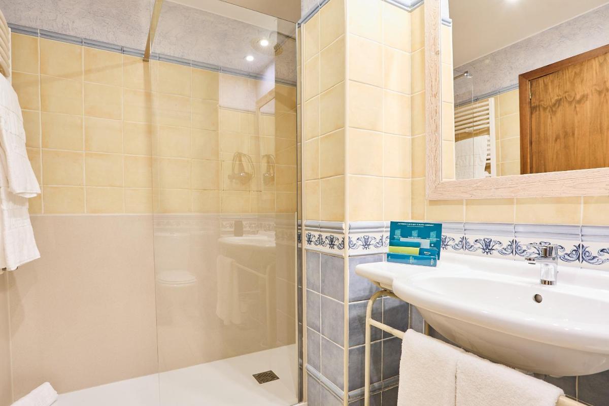 Un baño de Hotel Silken Villa de Laguardia