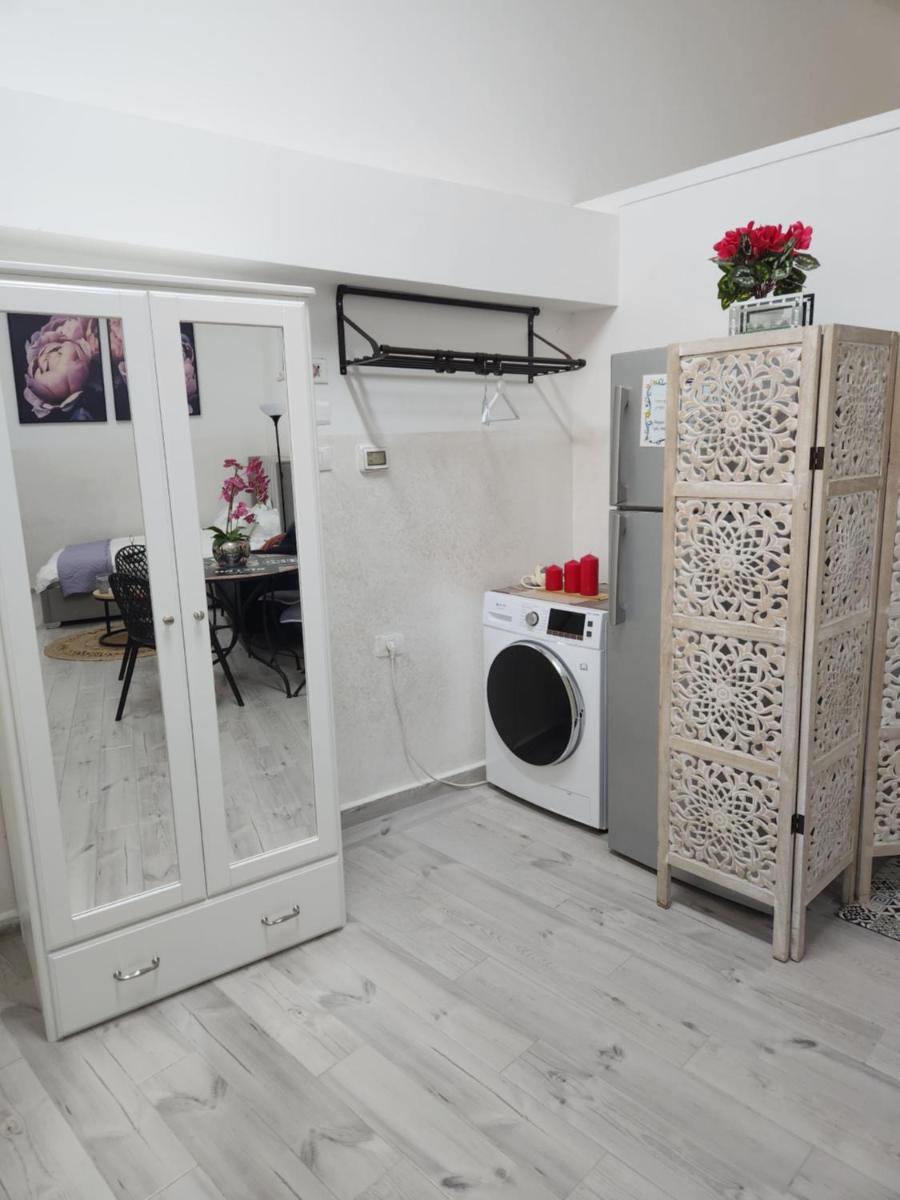 Tzimer Lana - Housity