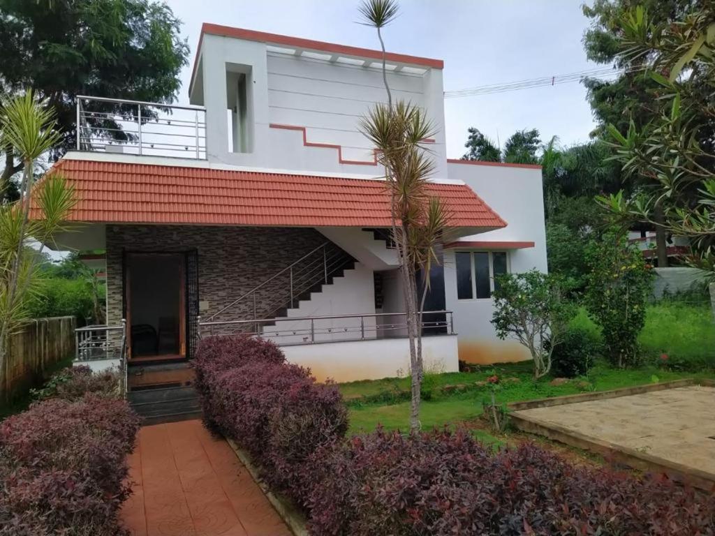 All win independence guest house - Housity