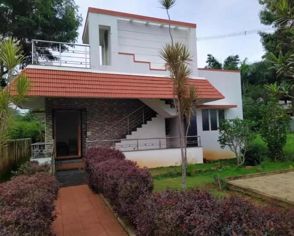 All win independence guest house - Housity