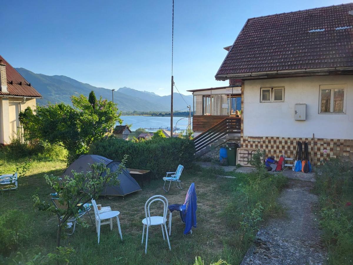 Bear Hug Lodge - Housity
