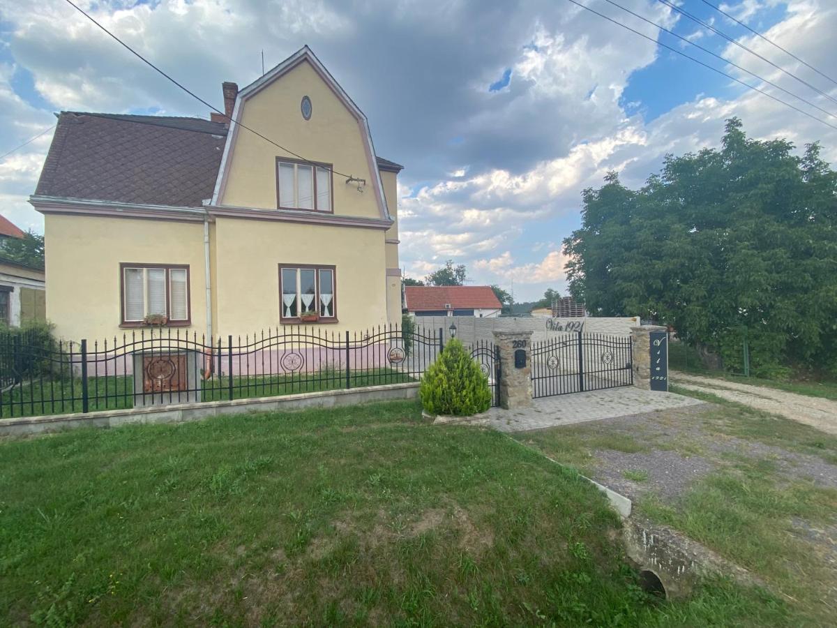 Vila 1921 - Housity