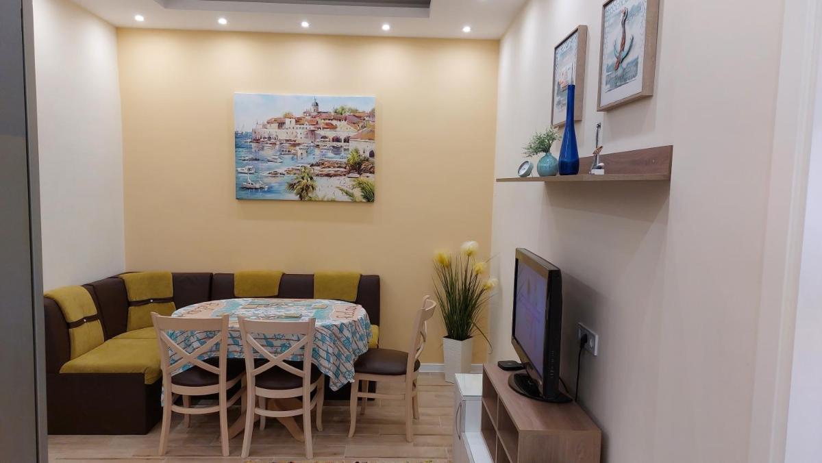 Апартамент Pink & Blue - 2BDR with Balcony - Wi-Fi - Housity