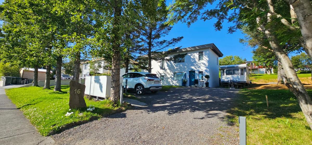 B&amp;B Rooms Husavik 3 - Housity