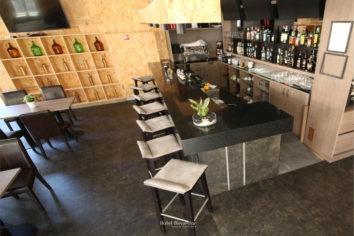 A área de bar ou lounge em Hotel Bienestar Termas De Vizela