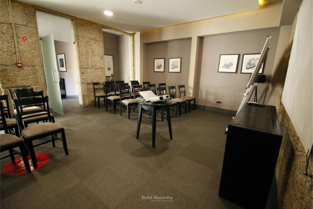 Um restaurante ou outro lugar para comer em Hotel Bienestar Termas De Vizela