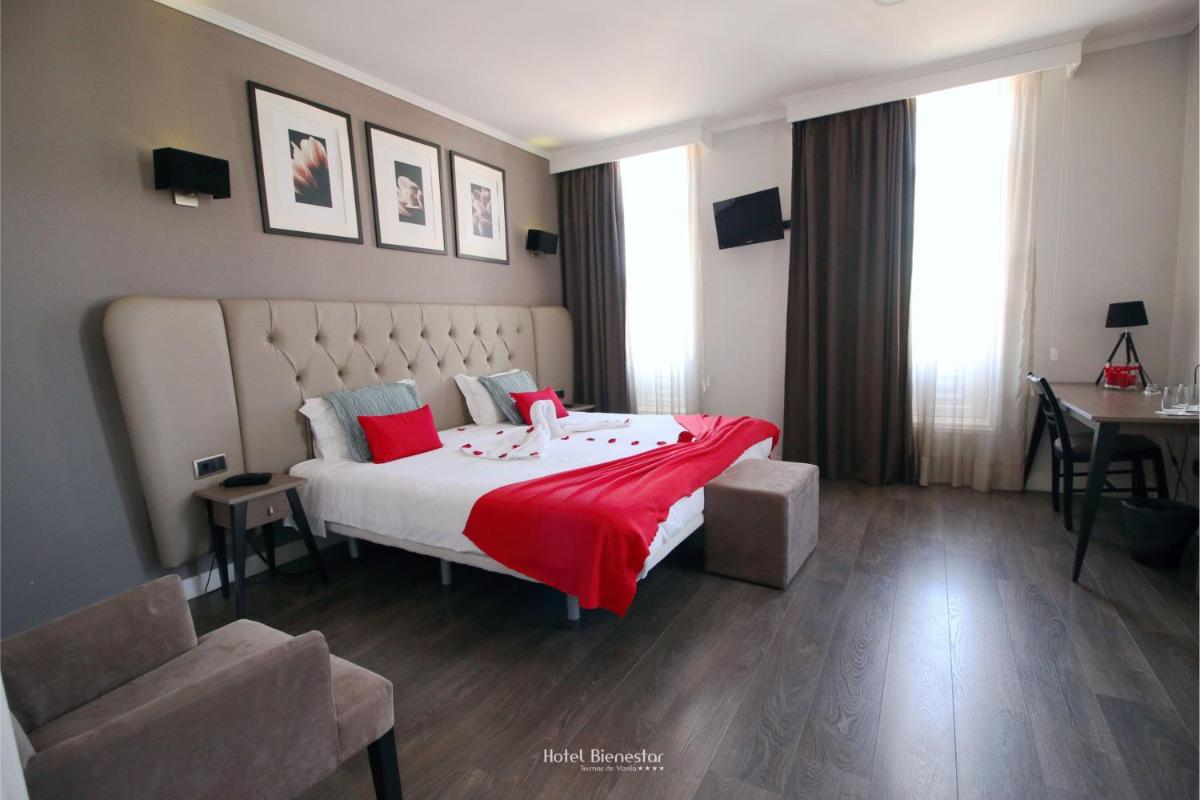Uma cama ou camas num quarto em Hotel Bienestar Termas De Vizela