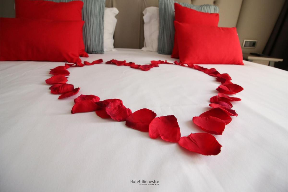 Uma cama ou camas num quarto em Hotel Bienestar Termas De Vizela